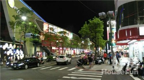 租屋新北市新莊區幸福路電梯大四房2廳2衛浴含管理費含第四台 可養寵物 Funnifeed租屋搜尋